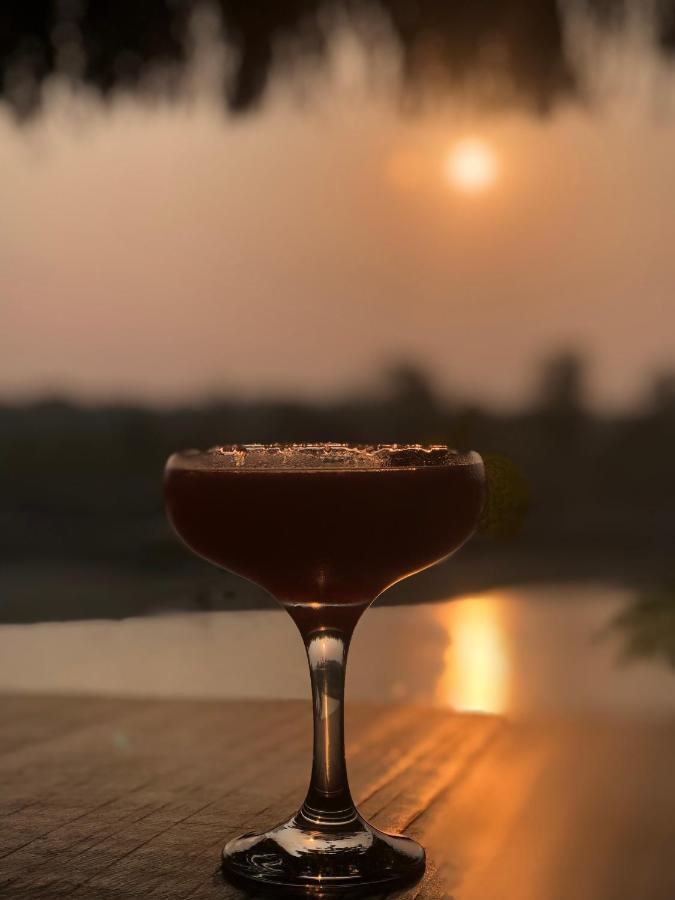 Happy Lemon Tree Lodge Sauraha Esterno foto