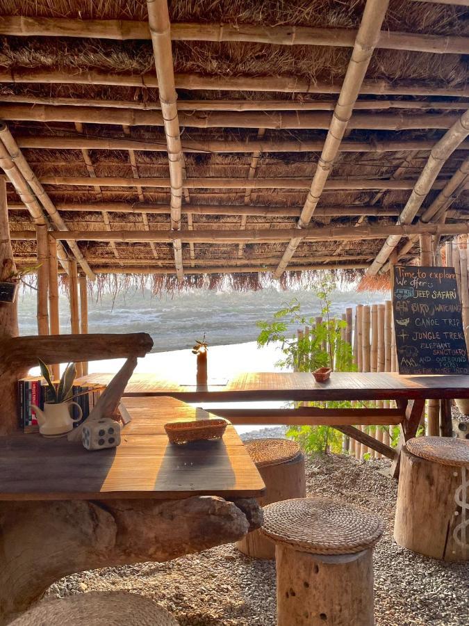 Happy Lemon Tree Lodge Sauraha Esterno foto