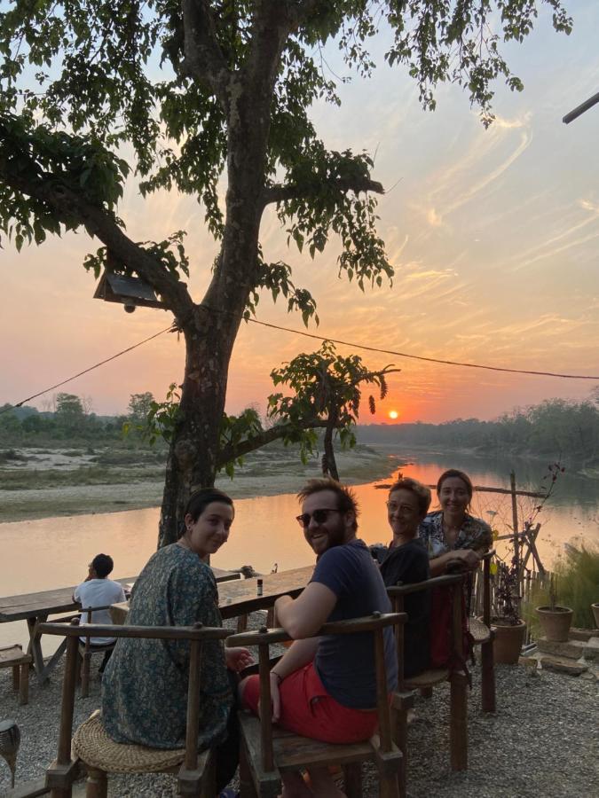 Happy Lemon Tree Lodge Sauraha Esterno foto