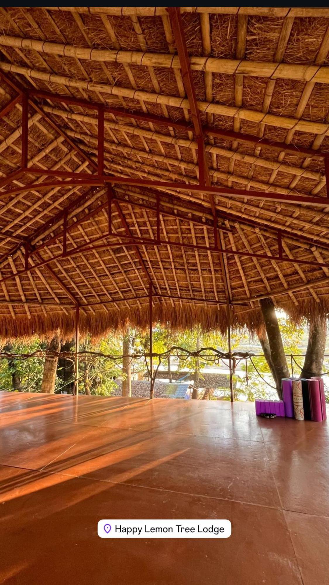 Happy Lemon Tree Lodge Sauraha Esterno foto