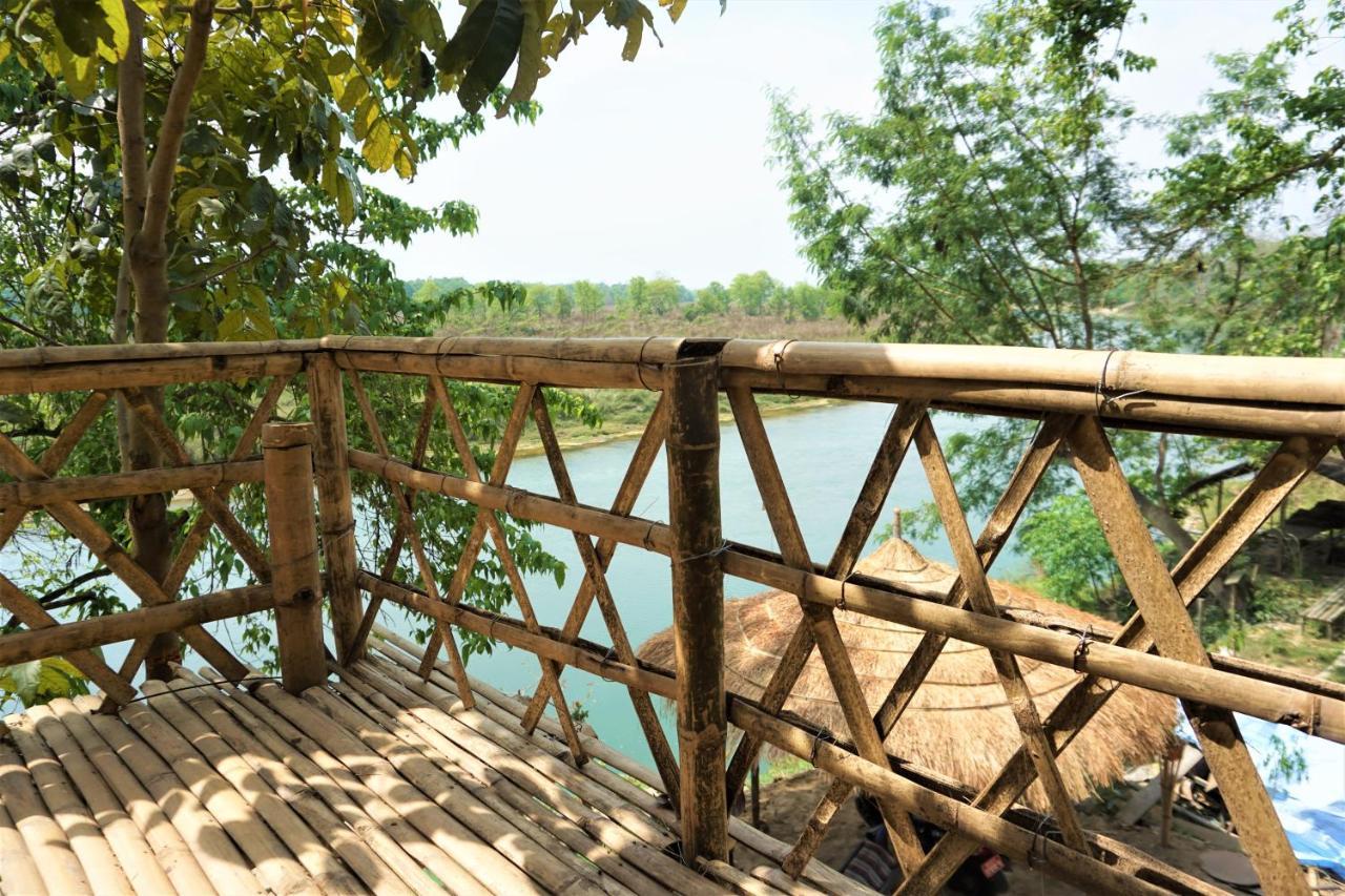 Happy Lemon Tree Lodge Sauraha Esterno foto