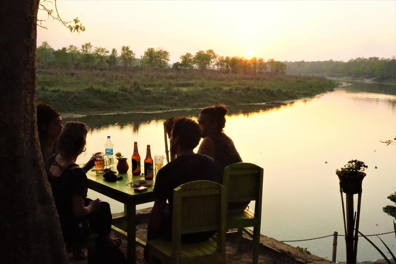 Happy Lemon Tree Lodge Sauraha Esterno foto