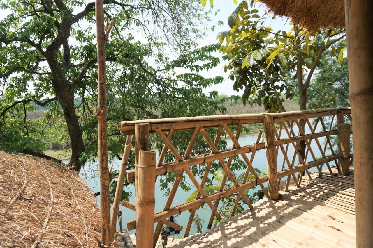 Happy Lemon Tree Lodge Sauraha Esterno foto
